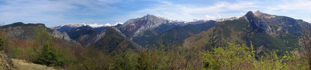 Izaba inguruko mendiak