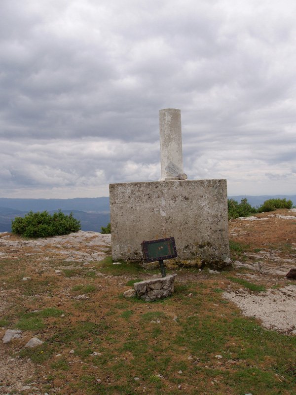 Erpin geodesikoa eta txartelontzia