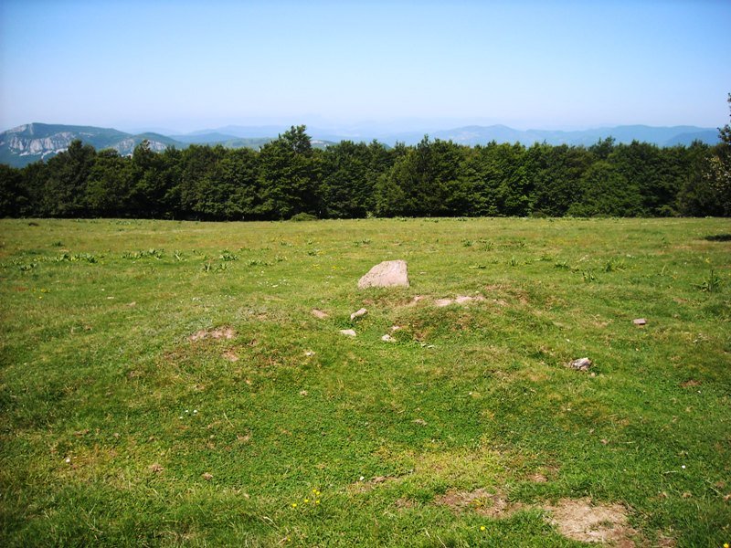 Menkain eremu tumularra