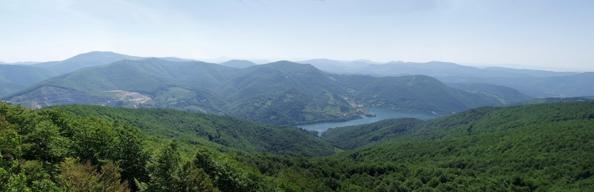 Eugi inguruko mendiak Leateko gailurretik
