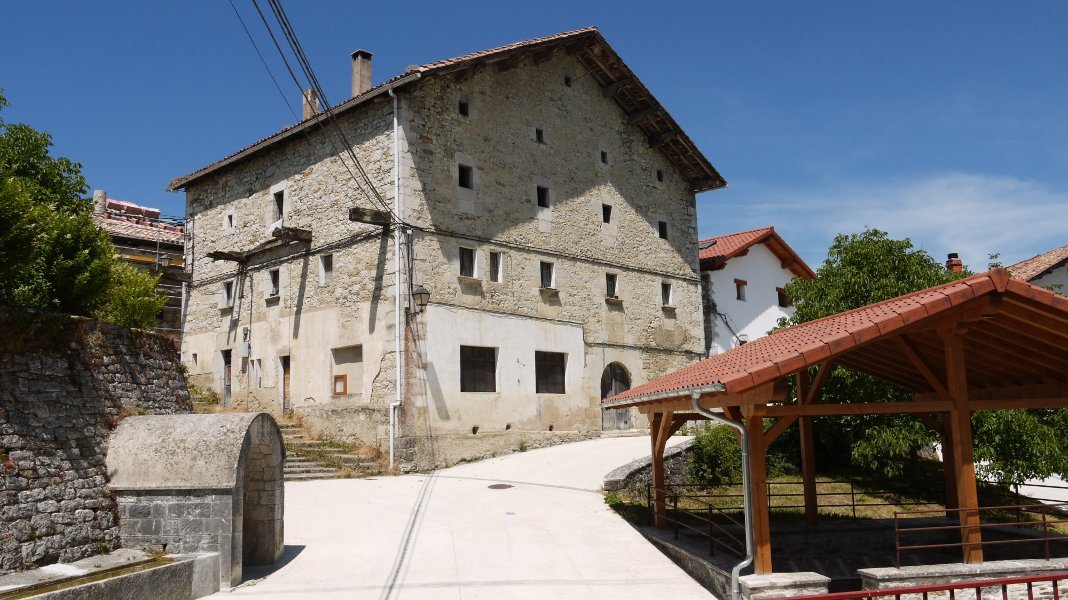 Erdigunea: iturria eta garbitokia