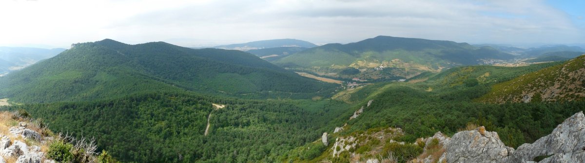 Panorama zabala Berrondoko gailurretik