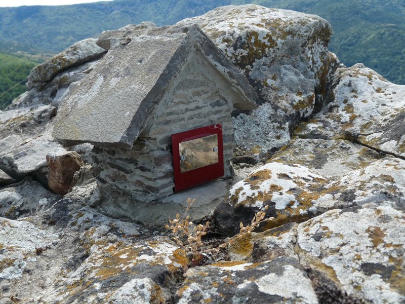 Irugain Haitzeko txartelontzi berria