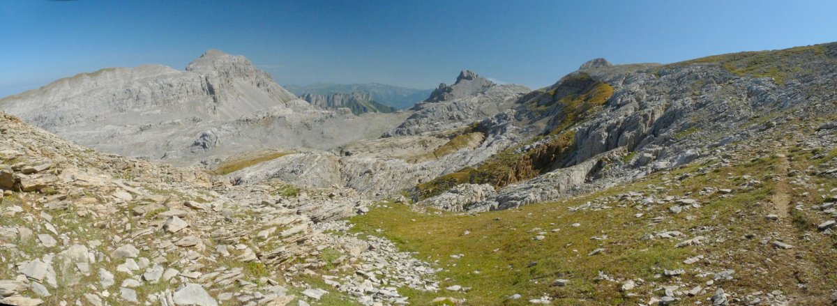 Gora egin ahala paisaia zabaldu egiten da