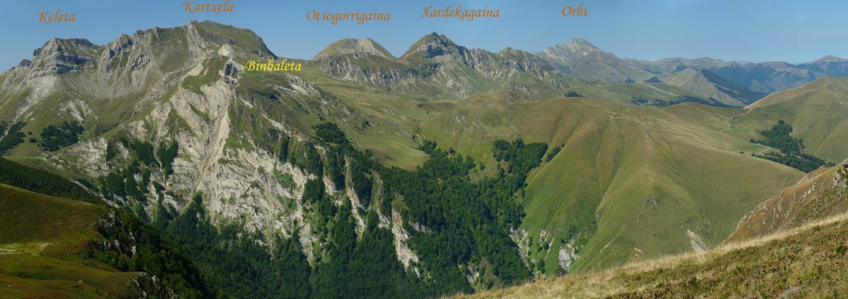 Lakhuratik mendebaldeko mendien ikuspegia