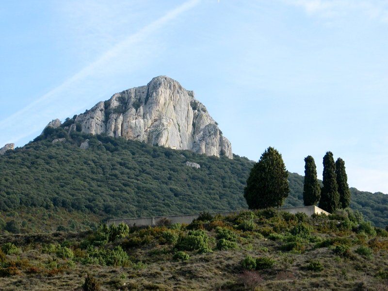 Hilerriaren ingurutik ikusita