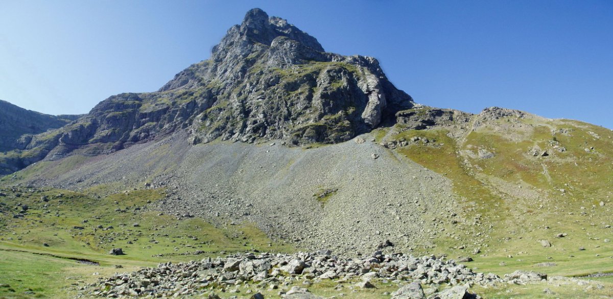 La Rinconada trikuharria Anayeteko tontorraren oinetan