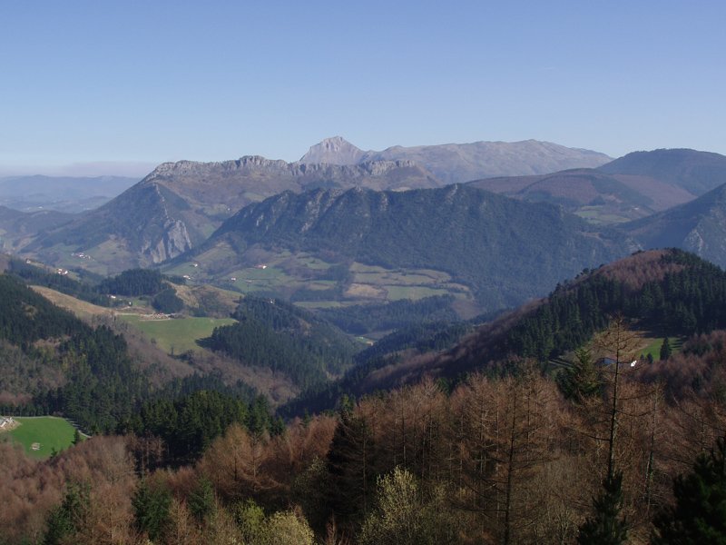 Aralar eta inguruko mendiak Dorrontsorogainetik