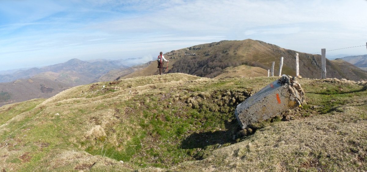 Mugarri lurreratua Xapelarriko kaskoan