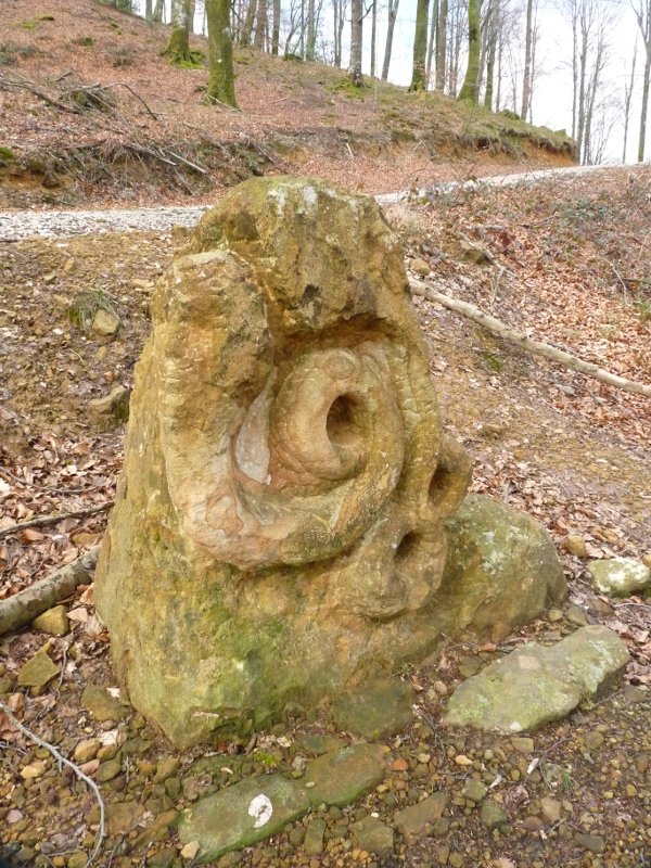 Eskultura Mottoko basoan