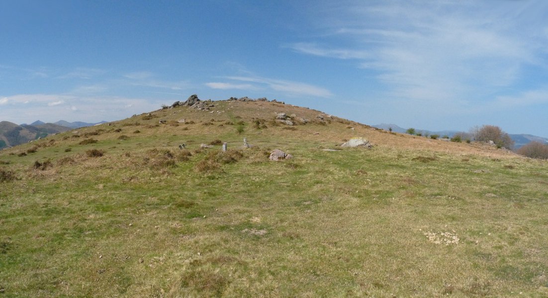 Kartelak Orizki1 adierazten badu ere, Pagolletako harrespilaren ondoan dago