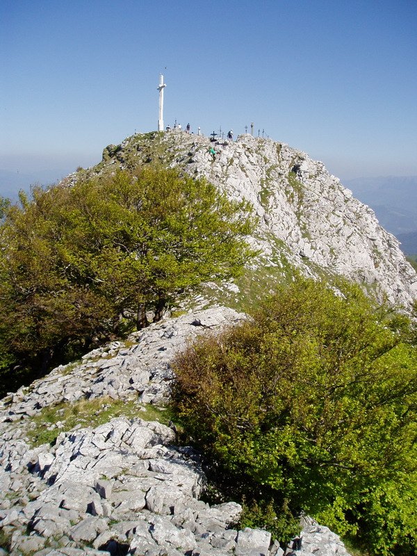 Hernioren ipar-mendebaldeko gandorretik ikusita