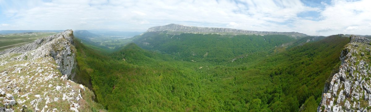 Ergoienaren gaineko panorama Eskalaborrotik