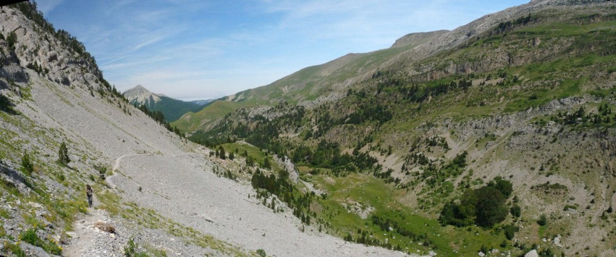 Bidea Foyas del Ingeniero izeneko sakonuneetan barrena