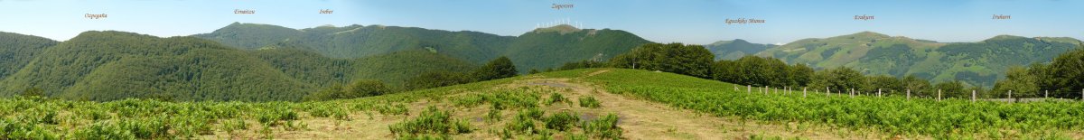 Panorama zabala Orobikolarreko gailurretik