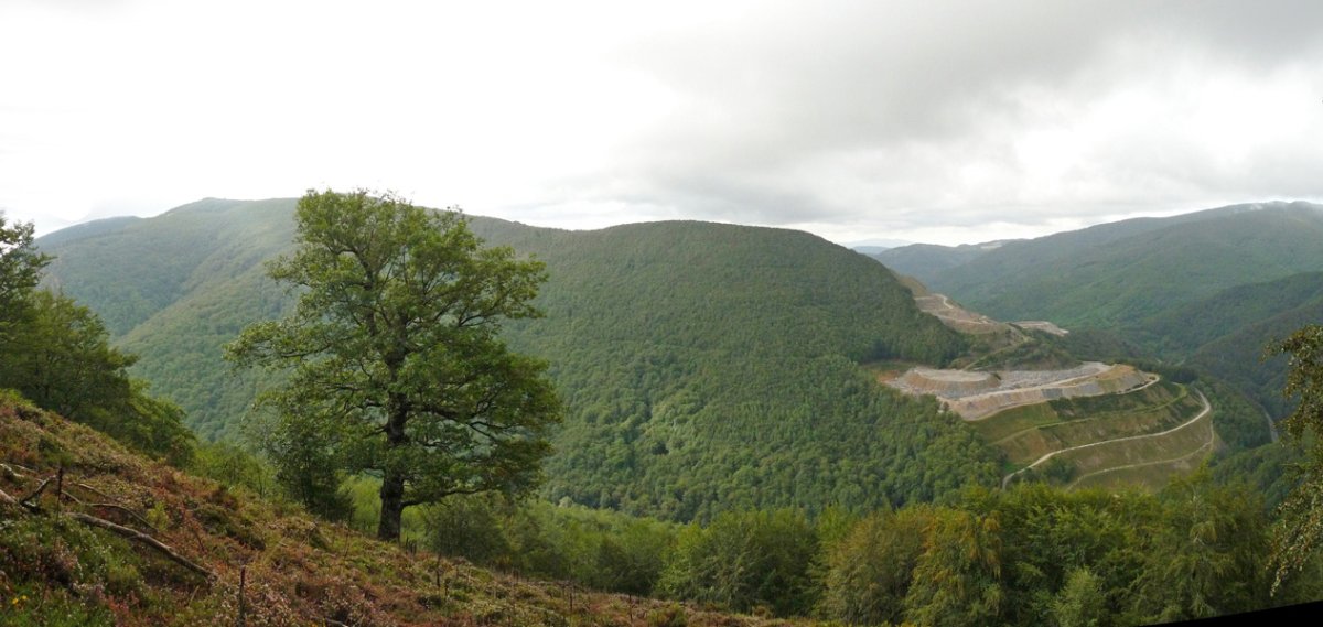 Eugiko harrobiak Xaukadi mendiko hegietatik
