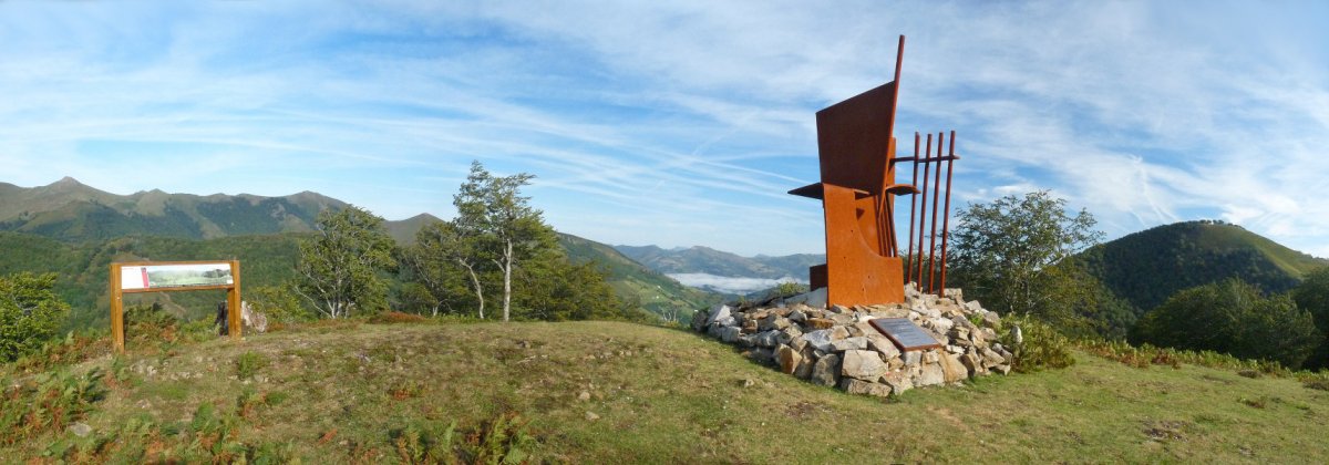 Artesiagako errepidea eraiki zuten errepublikar presoen omenezko monumentua