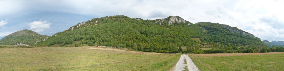 Atazabalgo Peina Garaioatik. Ezkerraldean, Pettiberro