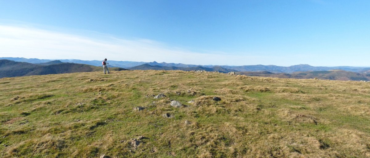 Aizkoz edo Etsain gaineko gailurra eta harrespila