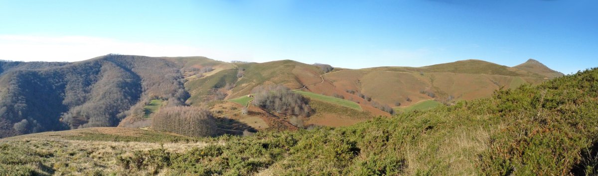 Atxuela, Etsain eta Alkurruntz, Larroko hegietatik