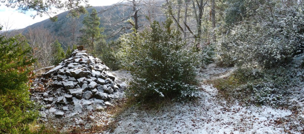 Harri pila handia iparraldeko bidean