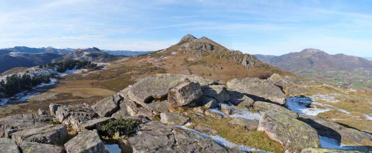 Airagarriko gailurra (588m)