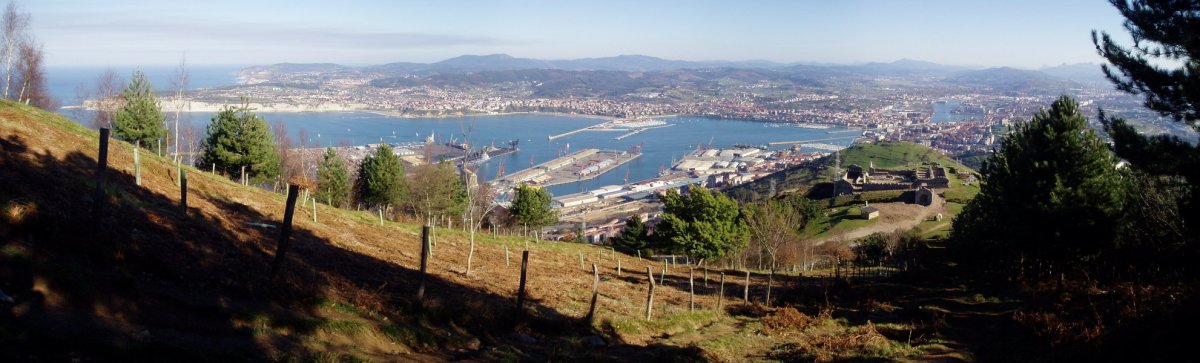 Hego-ekialdetik igotzen den bidetik ikuspegi zabala