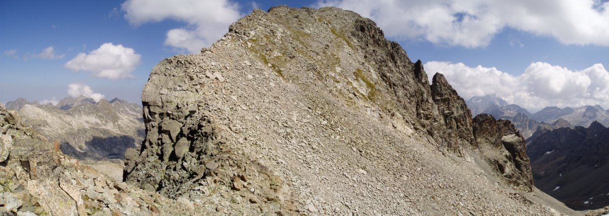 Mendebaldetik ikusita