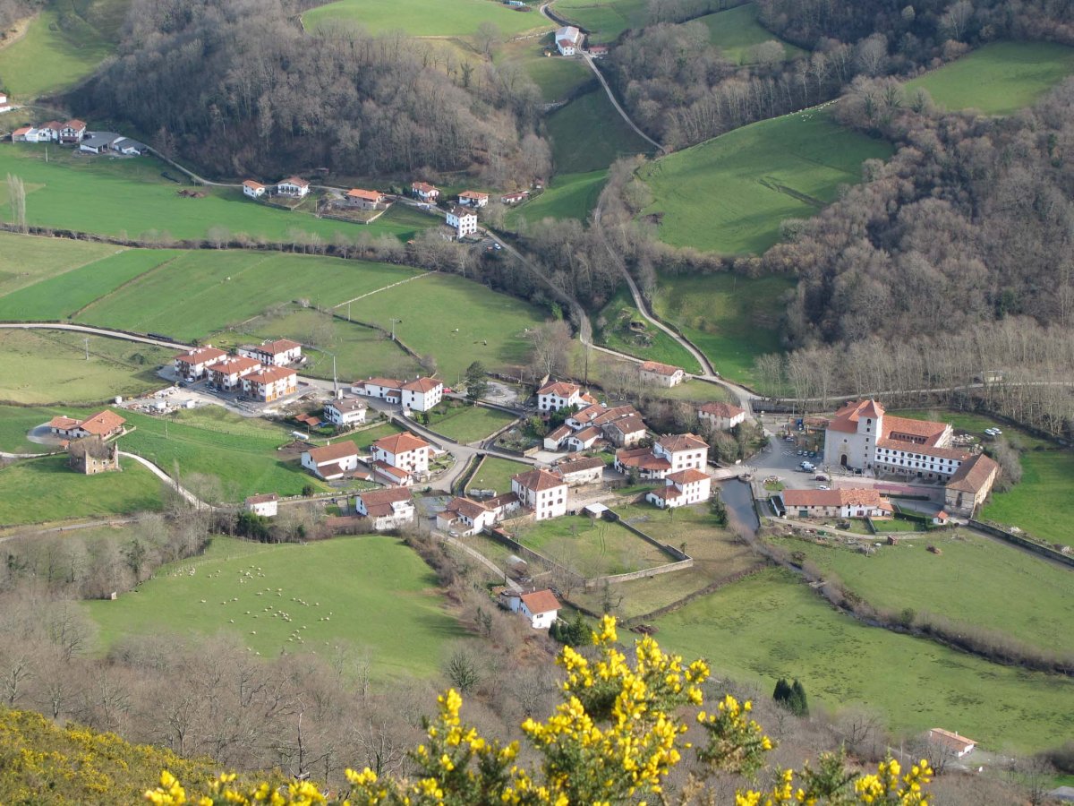 Urdazubi Azkargo gailurretik ikusita