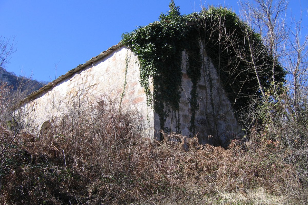 Nuestra Señora de Ugo ermitaren hondakinak