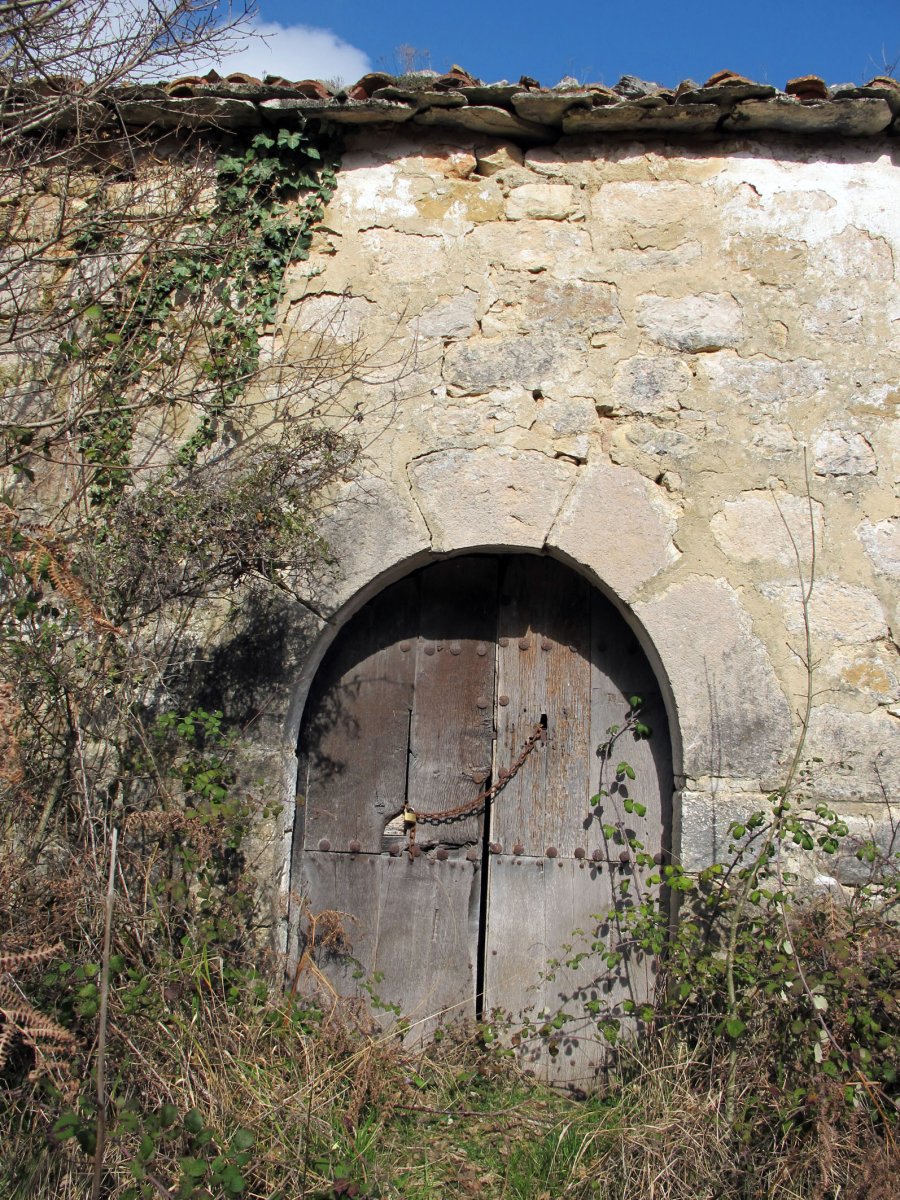 Nuestra Señora de Ugo ermitaren hondakinak