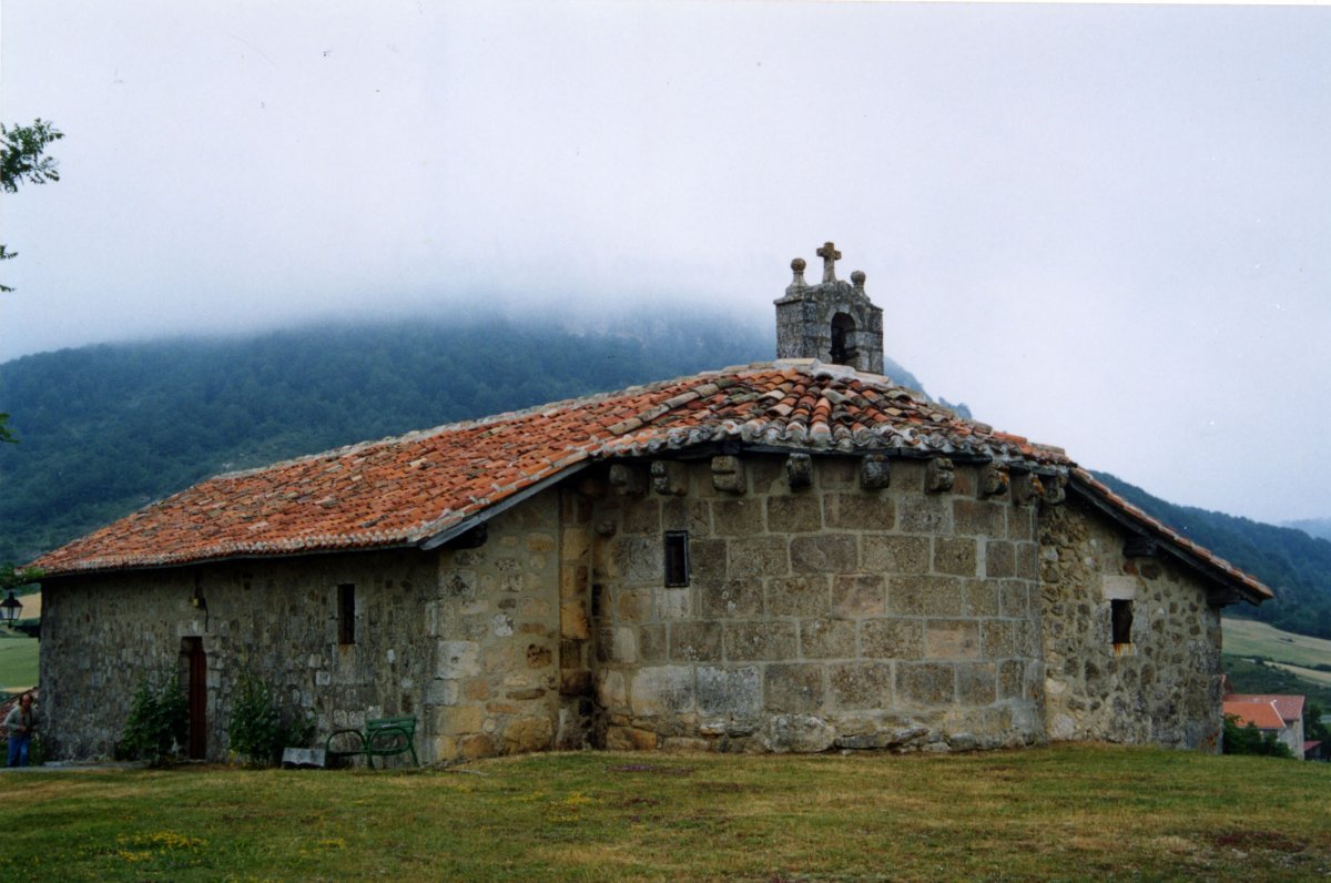 Nuestra Señora de Elizmendi ermita Kontrastan