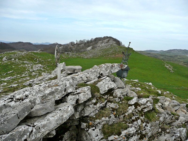 Txorrotxetako Tontorra.Atzean,Txameni