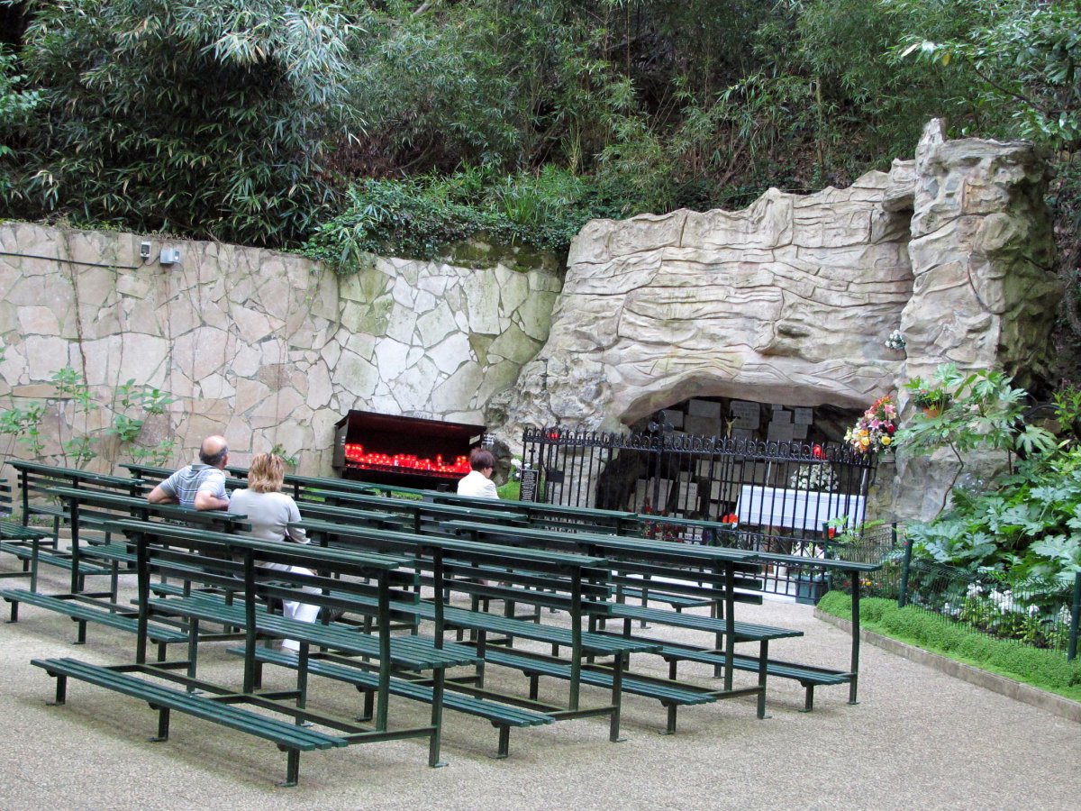 Lourdes Txiki gruta Donostian