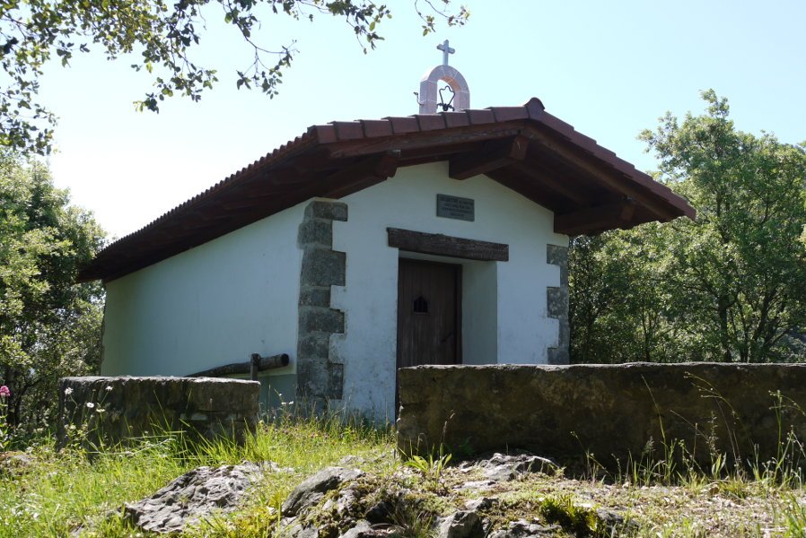 Salbatore ermita Deba aldean