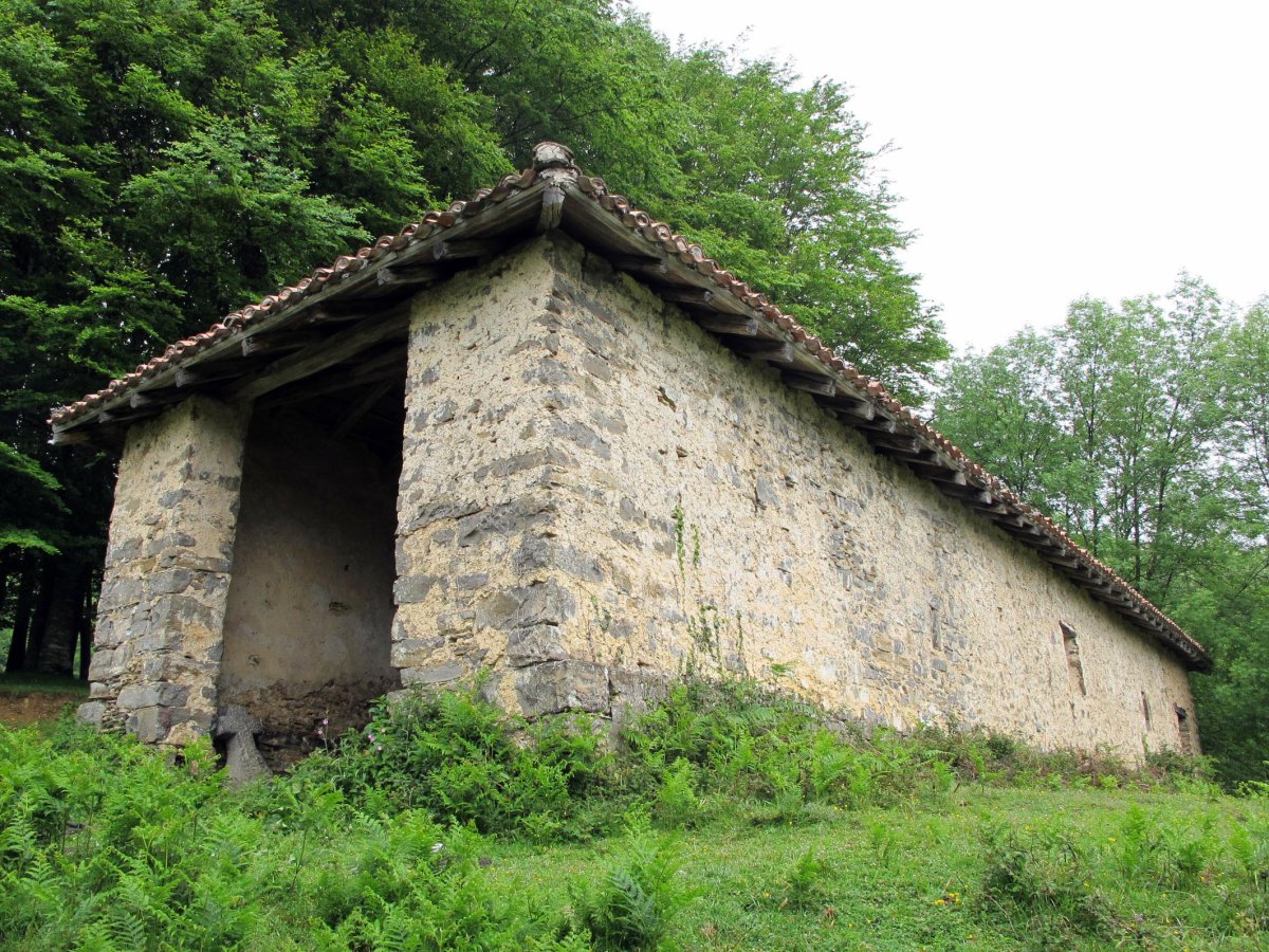 Santa Kruz ermita Areso inguruan