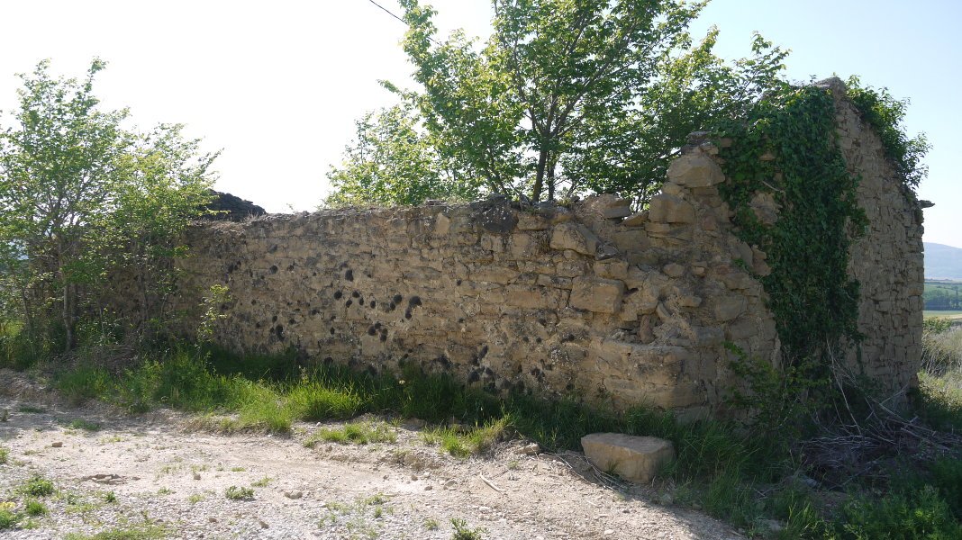 Santa Zezilia ermitaren hondakinak Legarda aldean