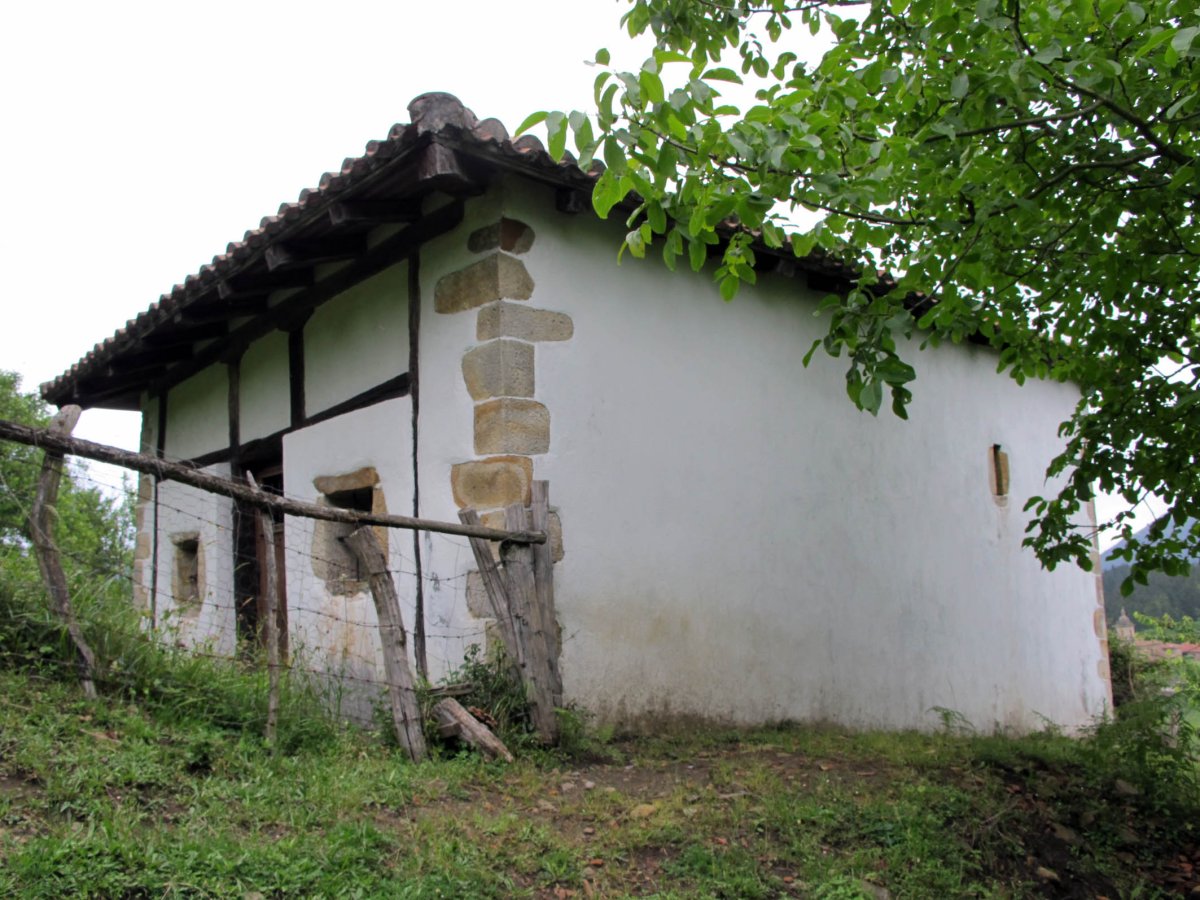 San Bartolome ermita Uribarri auzoan