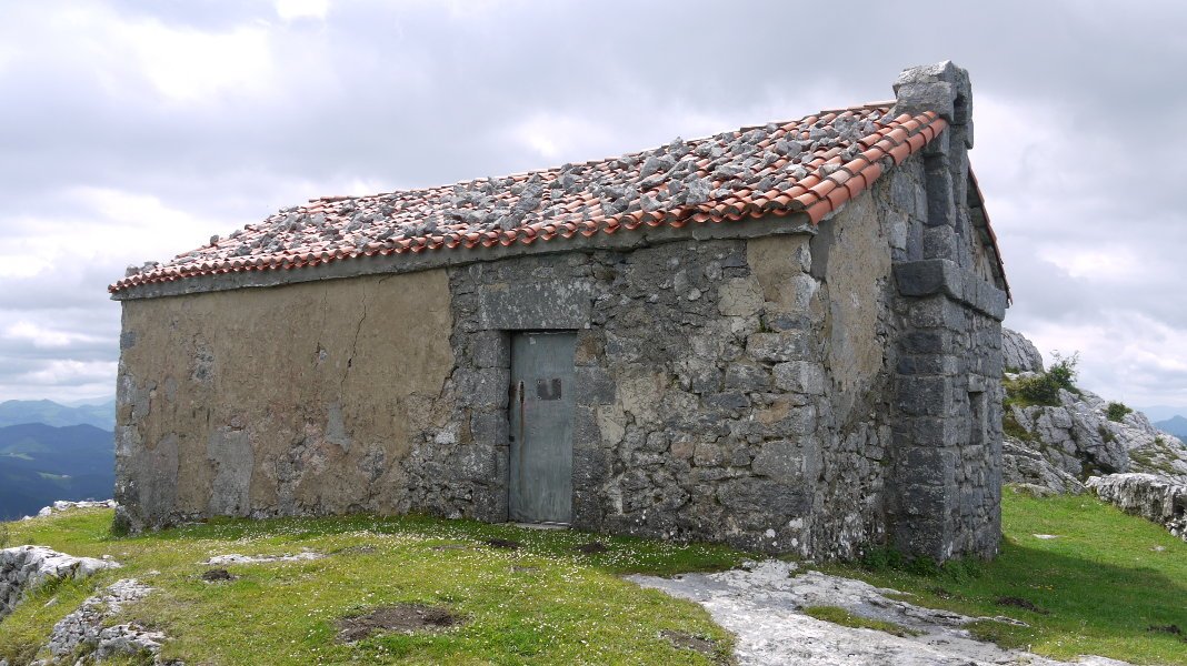 Santa Eufemia ermita Aulesti aldean