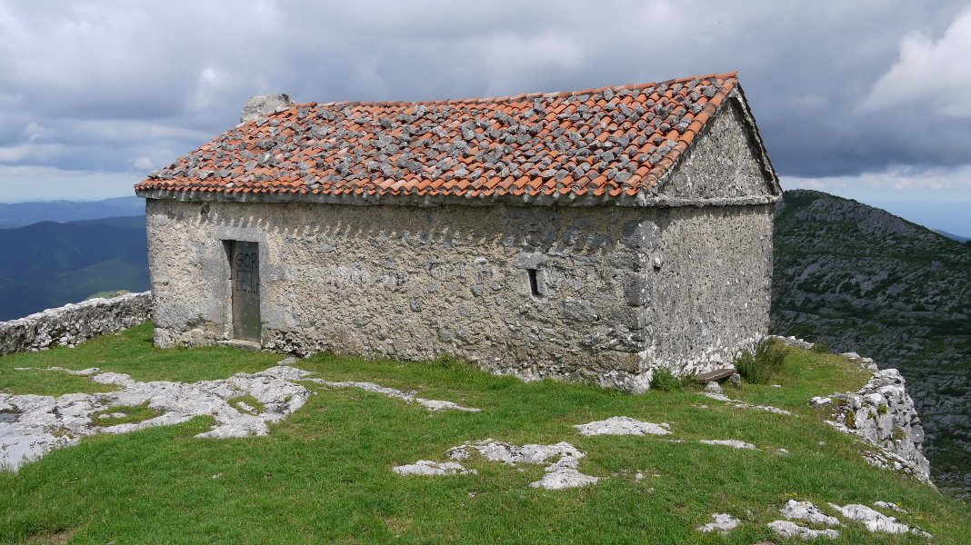 Santa Eufemia ermita Aulesti aldean