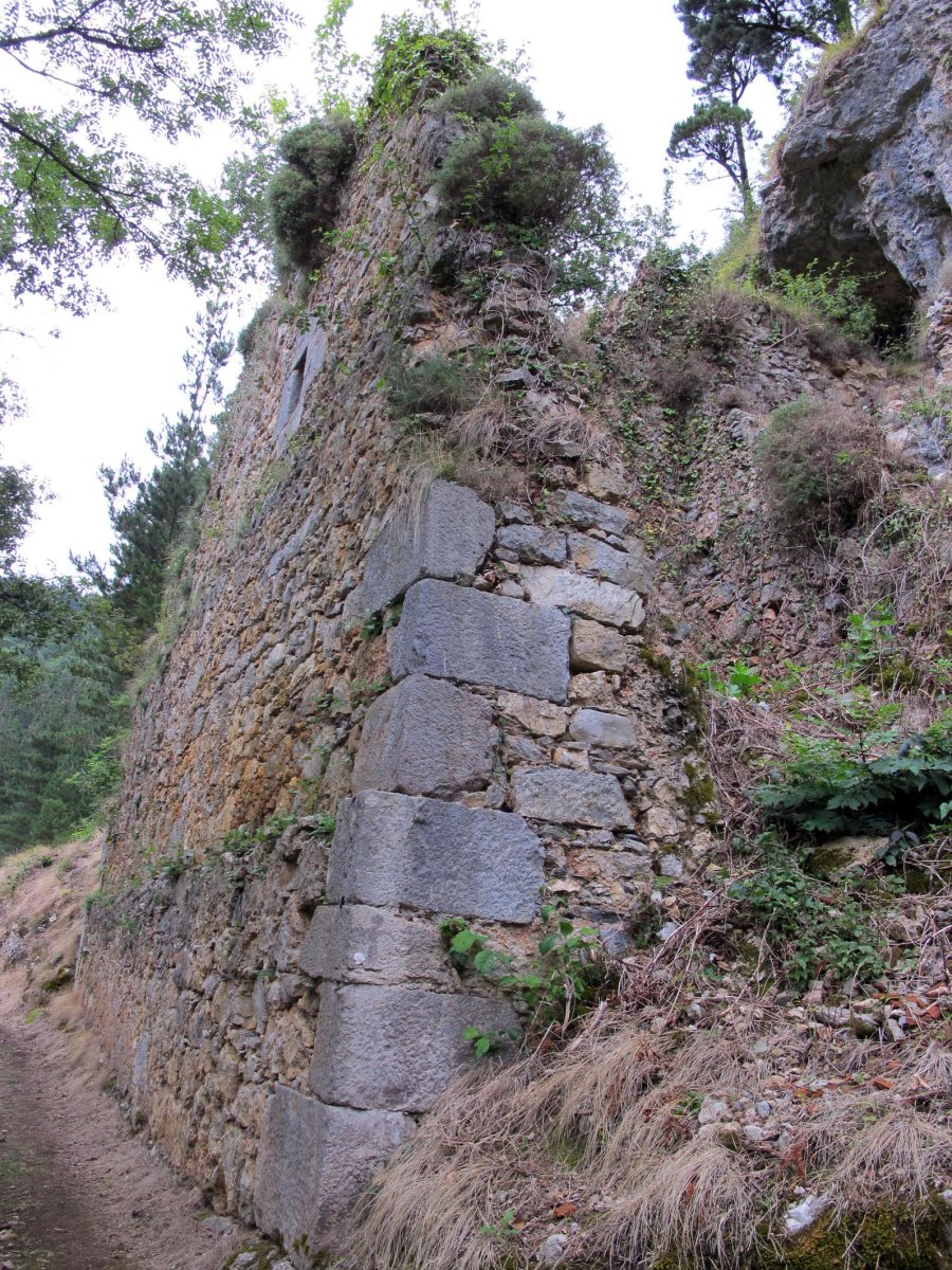 San Xipirio ermitaren aztarnak Urkizu aldean