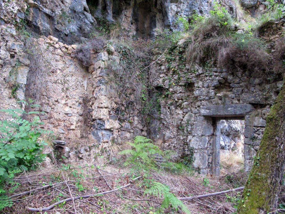 San Xipirio ermitaren aztarnak Urkizu aldean