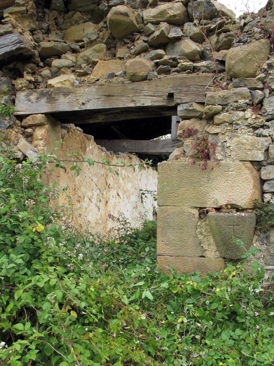 Andra Mari ermitaren aztarnak Araotz auzoan