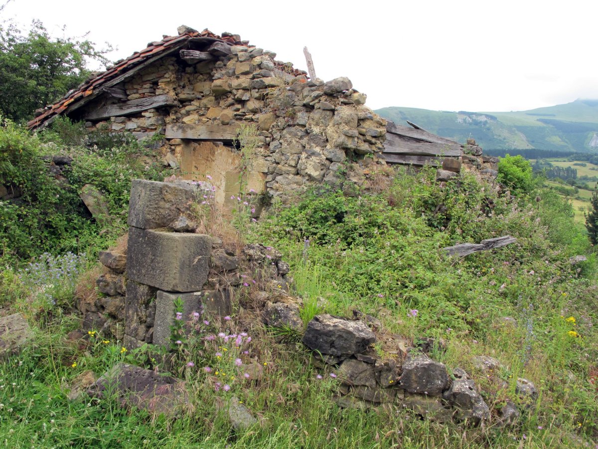 Andra Mari ermitaren aztarnak Araotz auzoan