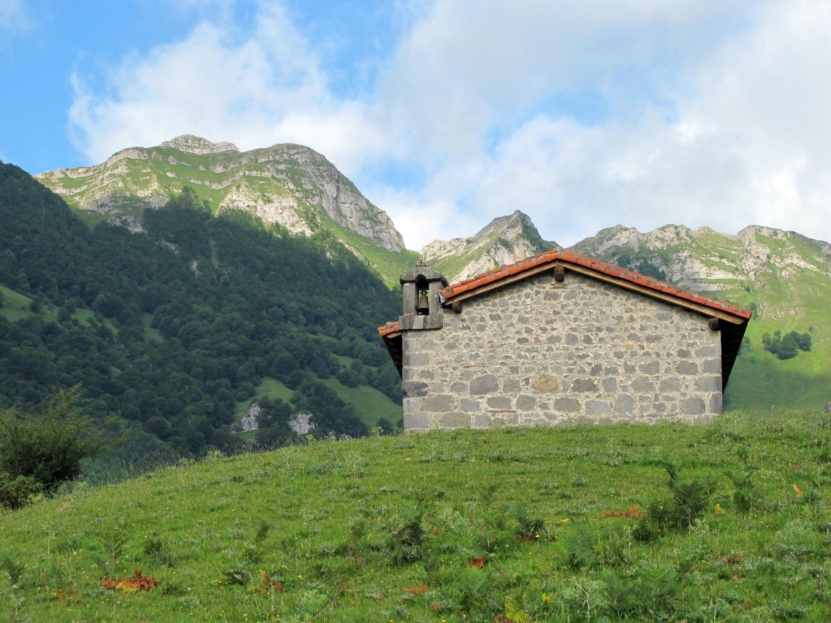 Santa Krutz ermita Intza aldean