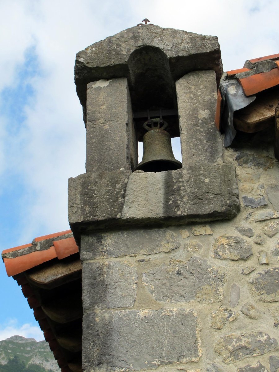 Santa Krutz ermita Intza aldean