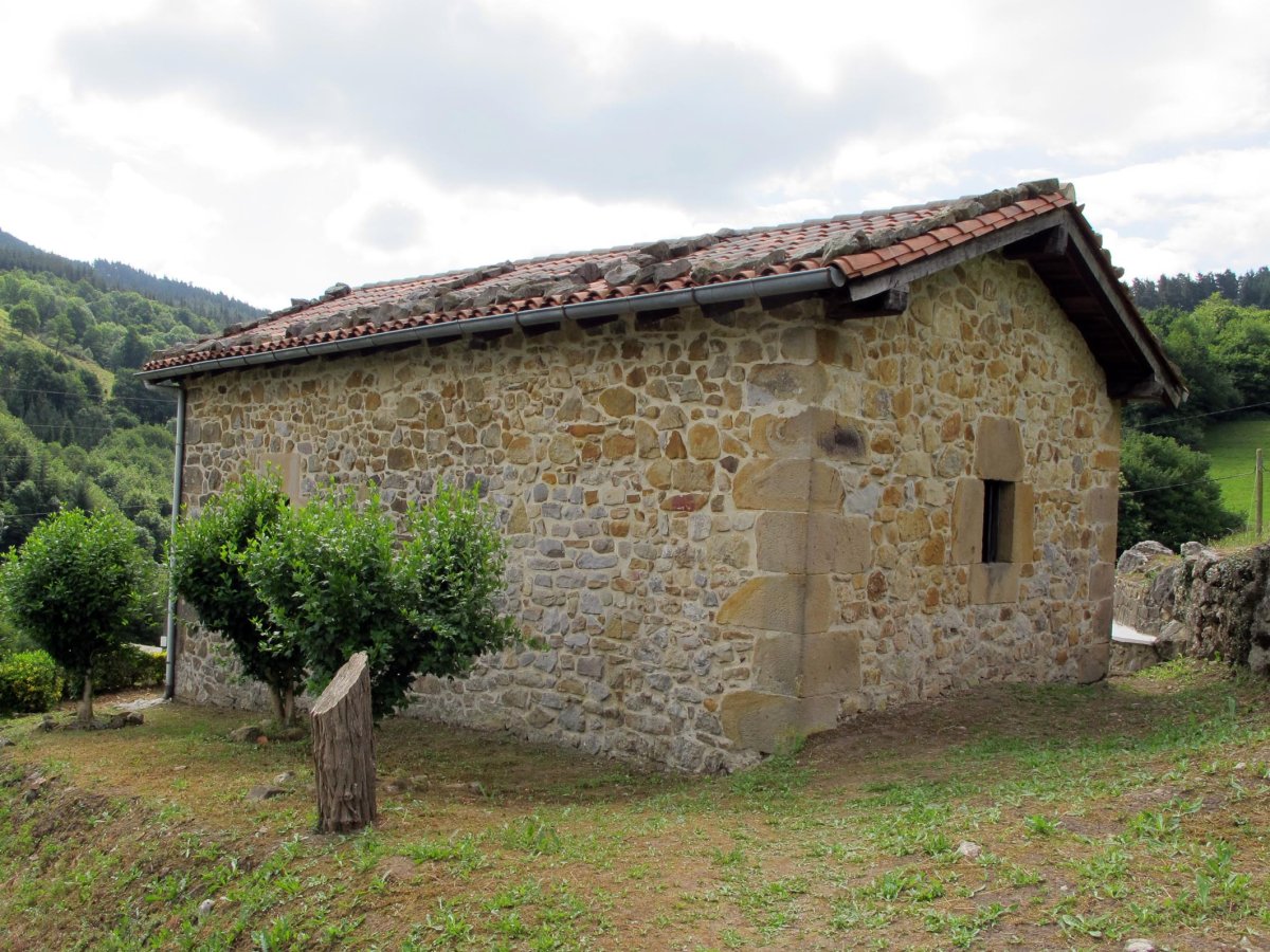 San Pedro ermita Zegama aldean