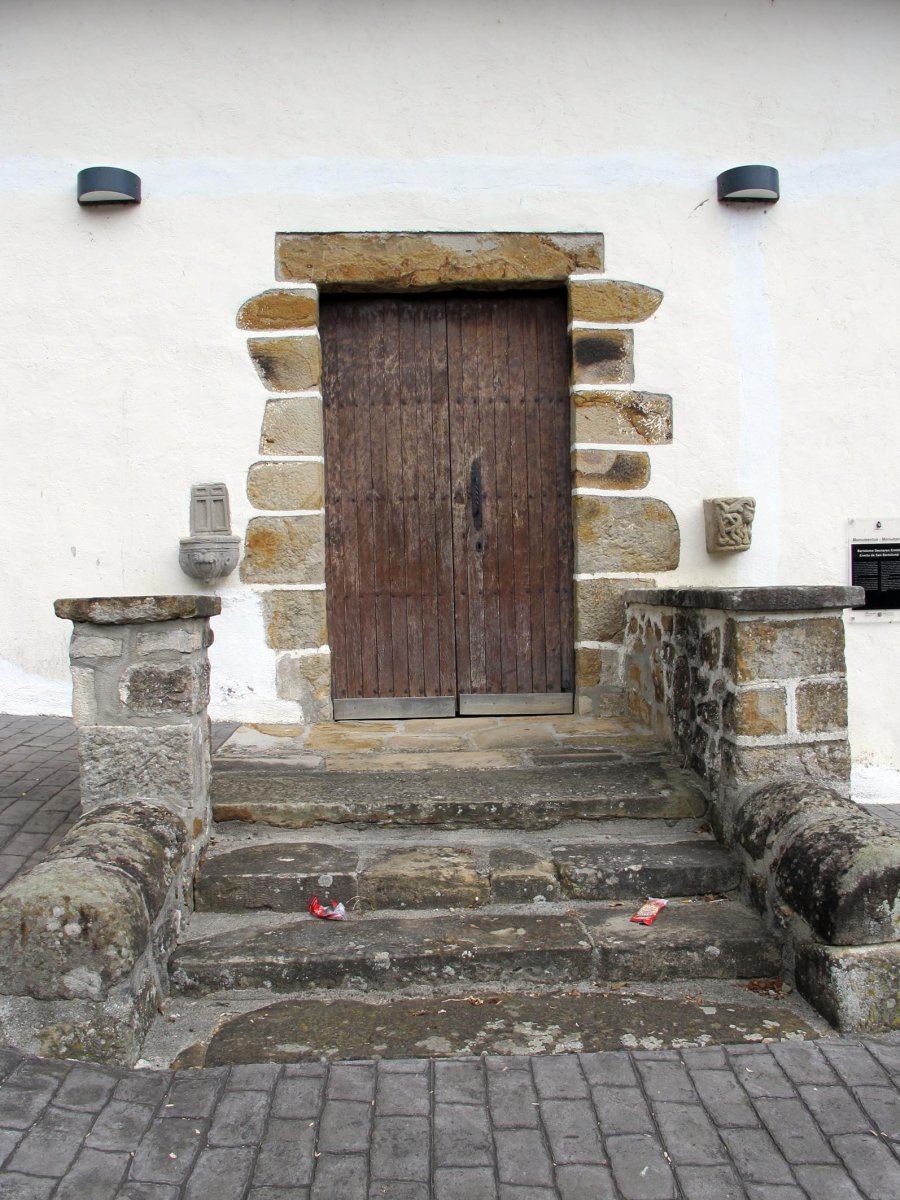 San Bartolome ermita Zegamako hilerrian