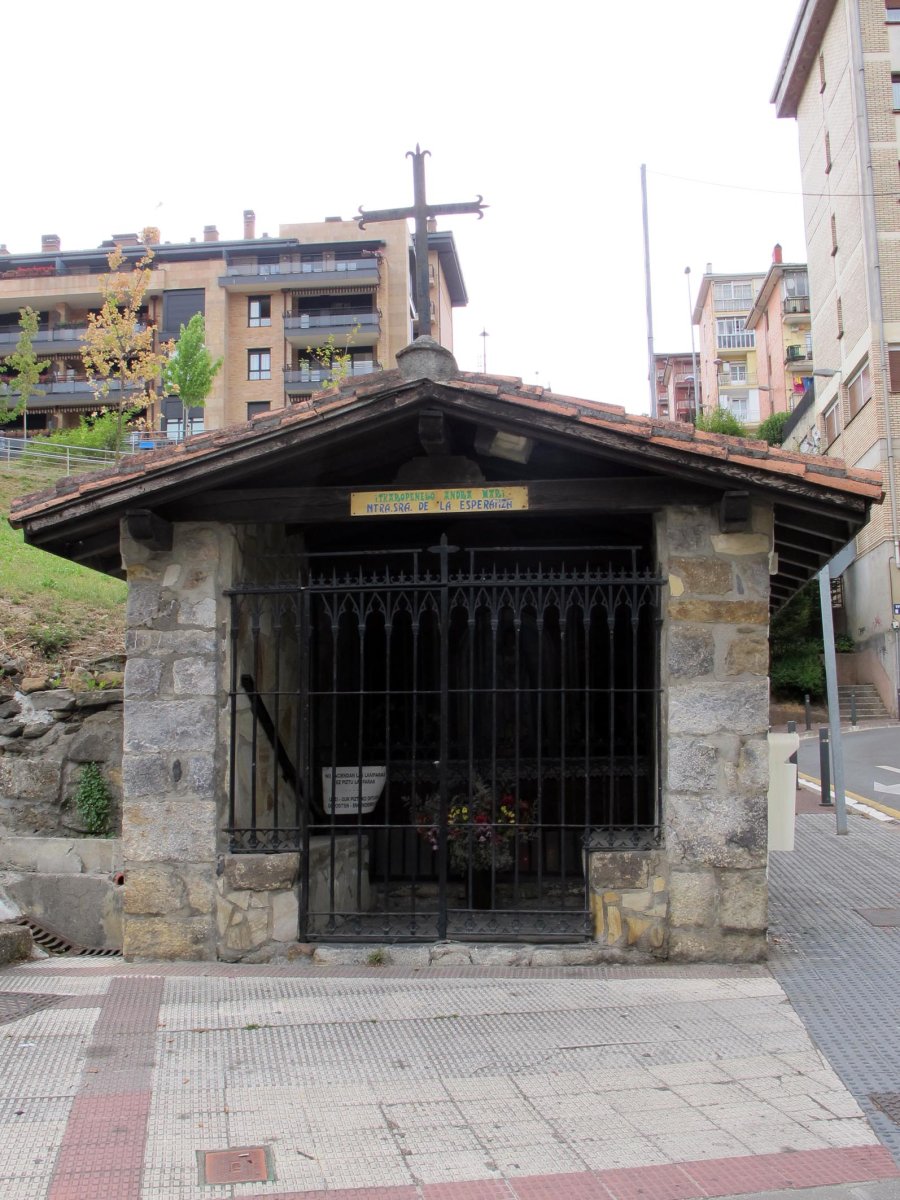 Itxaropeneko Andra Maria ermita Uribarri auzoan