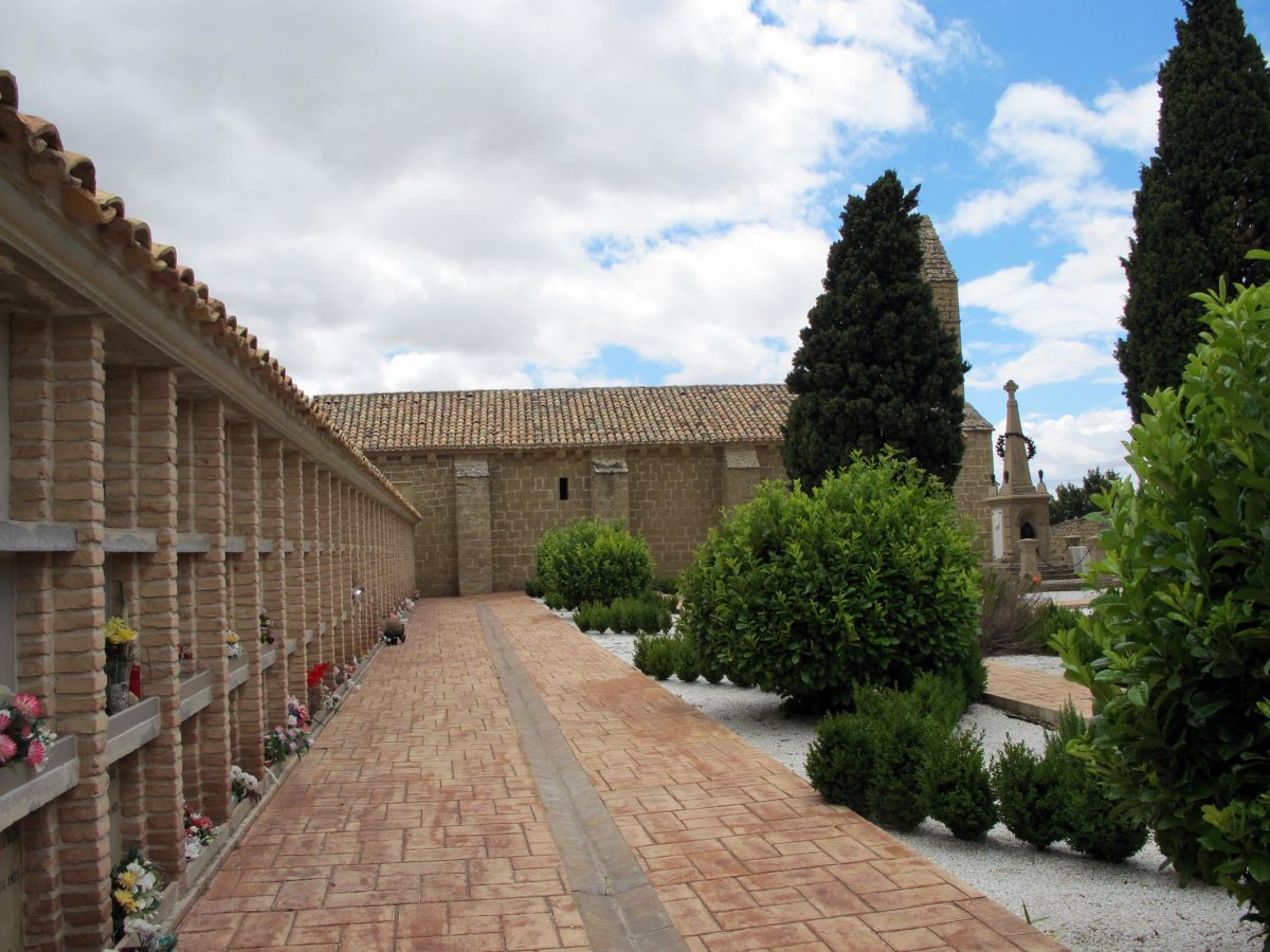 San Migel ermita San Martin de Unx hilerrian